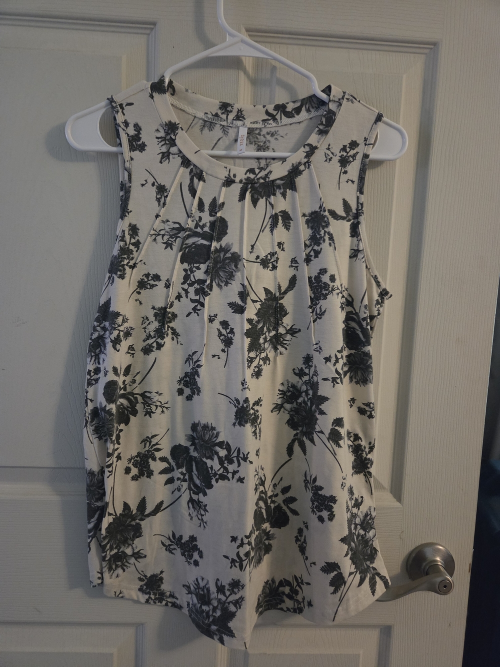 Sleeveless Floral Pleated Tank Top - White/Black